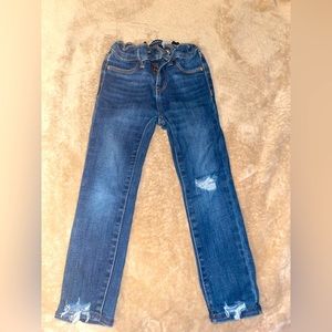 Distressed skinny jeans